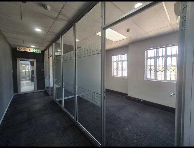 6,242M² WAREHOUSE TO LET IN HALFWAY HOUSE